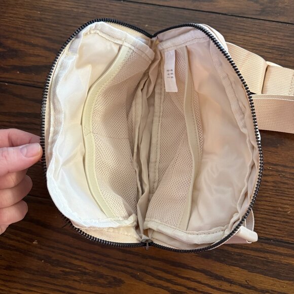 Women's NWT Primal Queen Fanny Pack Khaki with Pink Logo - Picture 6 of 6